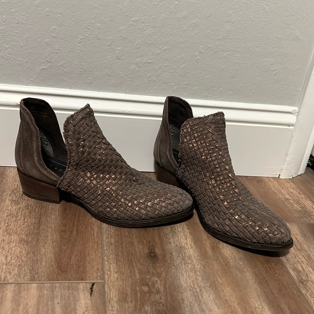 Very volatile brand, size 8 booties, leather